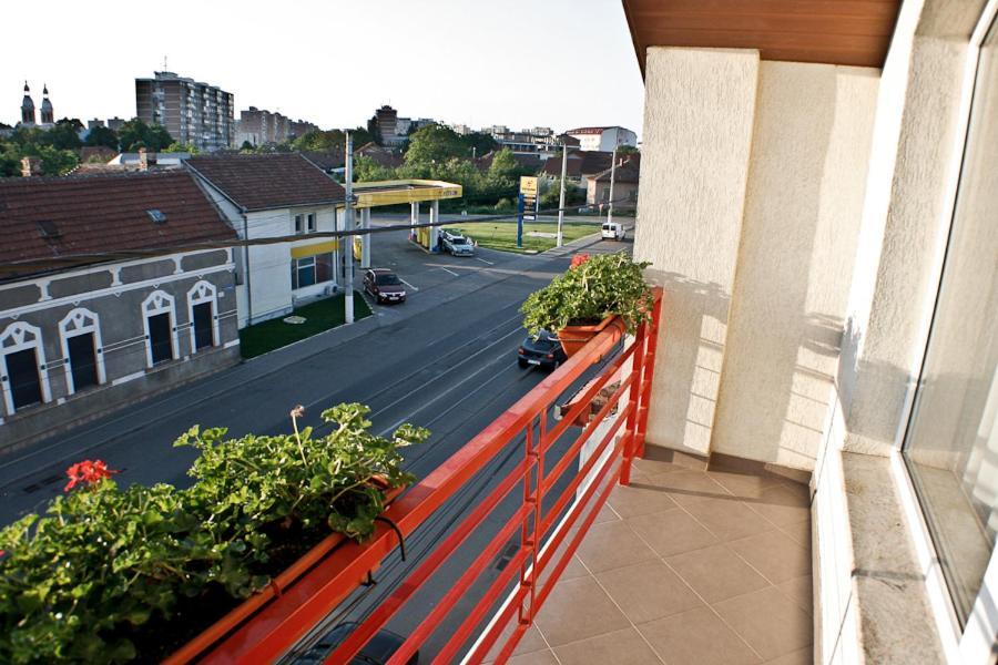 Pensiunea Belanco Arad Esterno foto